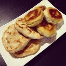 De Petits Pains Prets En 5 Minutes A La Poele Garnis Ou Non De Fromage Recettes De Cuisine Papa En Cuisine Recette