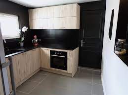 Comment repeindre une cuisine en chene renovationmaison fr. Cuisine En Chene Sable Et Noir Atdeco Photo N 01 Domozoom