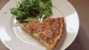 Ingredients 1 Pate Brisee 200g De Lard Fume 4 œufs 4 Cuilleres A Soupe De Creme Noix De Muscadeprep Recettes De Cuisine Quiche Lorraine Recette Quiche