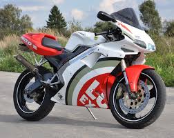 .cagiva mito, a 125, which although initially marketed without casing is directly inspired by cagiva the latest cagiva mito looks, sounds, smells and probably tastes more like a full blown grand prix. Cagiva Mito 125 Lucky Strike