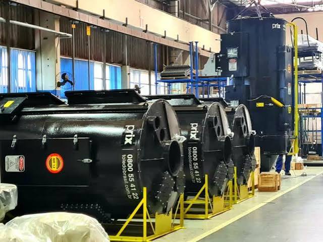 Prix Tolflux em operação industrial com sistema de pesagem