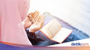 Diketahui, sholawat nariyah adalah salah satu sholawat yang populer dikalangan umat muslim. Tentang Sholawat Nariyah Sejarah Bacaan Dan Manfaatnya