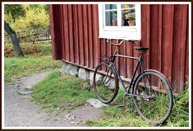 Nähere informationen erhalten sie unter der rufnummer 040.398 3939. Altes Fahrrad Am Haus Angelehnt Foto Bild Autos Zweirader Fahrrader Zweirader Bilder Auf Fotocommunity