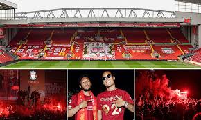 With a smile as big as the mersey the captain, who is now no stranger to lifting a trophy, shuffled from one foot to the other before lifting. Liverpool To Lift Premier League Trophy On The Kop After Chelsea Clash Daily Mail Online