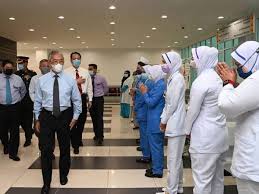 Anda sedang mencari klinik kesihatan kuala lumpur atau klinik kesihatan selangor? Agong Lawat Pusat Vaksinasi Klinik Kesihatan Kl