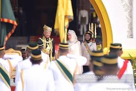Photos of his visit were posted on the national palace's instagram account and we. Sultan Abdullah To Be Installed As 16th Yang Di Pertuan Agong Today The Edge Markets