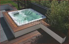 Pin Von Hunter Auf Home Whirlpool Deck Whirlpool Garten Jacuzzi
