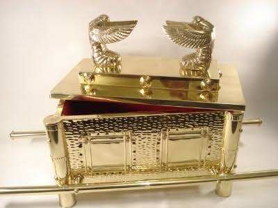 Resultado de imagem para Salomão traslada  Arca da Aliança"