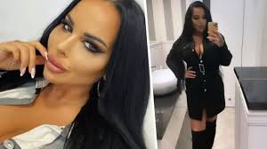 Małgorzata godlewska, szerzej znana jako połowa duetu siostry godlewskie, pracuje jako esmeralda to jedna z dwóch sióstr godlewskich, które próbują w polsce zrobić karierę, m.in. Esmeralda Godlewska Przytyla Pokazala Jak Wyglada W Rzeczywistosci Az Ciezko Ja Poznac