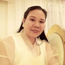 LOLA, 35 TAON NANG NAKATIRA SA DATING TAMBAKAN NG GULAY SA PALENGKE  Inilapit ng isang concerned citizen sa Resibo ang sitwasyon ng 76 taong  gulang na si Lola Ibyang. Mahigit tatlong dekada