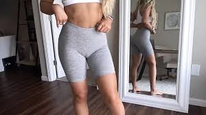 Voyeur and Cameltoe Leggins Gym Youtuber: American Porn