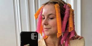 Sjaaltje in het haar: 21 zomerse kapsels met een trendy sjaaltje