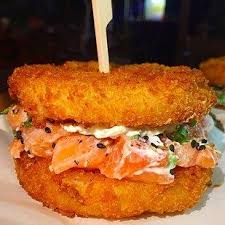 People All Over The World Have Been Making Sushi Burgers With Delicious Results Sushi Burger Food Sushi Roll Recipes
