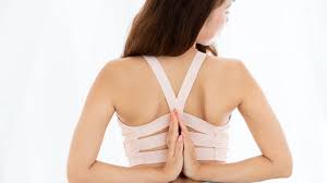 背中で合掌できる？【できない人はやってみて】巻き肩改善！簡単エクササイズ | ヨガジャーナルオンライン