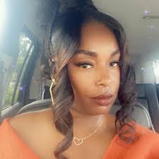 Do others dislike public hugs?