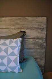 idee tete de lit en planches de bois vieilli ton blanc aurelie hemar bed pillows home diy pillows