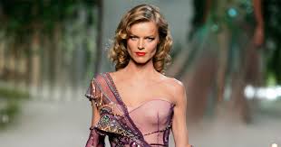 In 1994, she found herself in the public eye thanks to her wonderbra campaign. 8 Of Eva Herzigova S Best Career Moments As A Supermodel Vogue Arabia