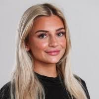 Millie Pearson's Instagram, Twitter & Facebook