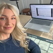 Caitlin Lam's Instagram, Twitter & Facebook