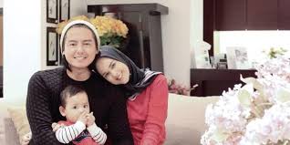 Berperan sebagai karin di sinetron catatan hati seorang istri (2014). Roger Danuarta Positif Covid 19 Cut Meyriska Panik Dream Co Id