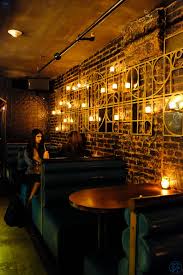 On A Trouve Un Speakeasy A New York Au Fond D Un Cafe Derriere Une Porte Coulissante Il Vaut Le Detou Design Interieur Restaurant Bar Deco Idee Deco Bar