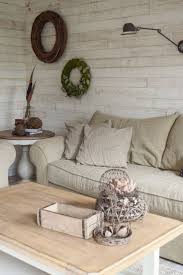 Deko Fur Das Wohnzimmer Und Die Wand Mit Kranz Und Wandlampe Wandleuchte Wanddeko Naturlich Wohnen Und Dekoriere Wohnzimmerdekoration Wohnzimmerwand Wandlampe