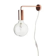 Fur Unsere Elegante Wandlampe Vida Wird Eleganter Edelstahl In Danischem Design Verarbeitet Die Puristische Form Der Lampe Setz Wandlampe Lampen Online Lampen