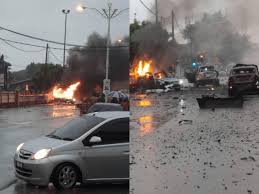 Check spelling or type a new query. Video Foto Kereta Dipanah Petir Badan Lelaki Hancur Kereta Meletup Mykmu Net