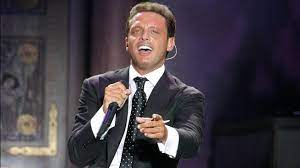 Así fue la primera vez que Luis Miguel cantó en público