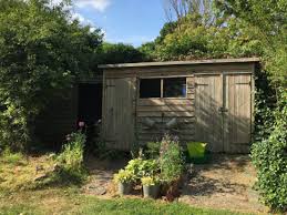 It is flat with a steep slope. Shed Roof Design 2019 Which Is Your Favourite Style Pent Gable Gambrel Hipped Saltbox Or Curved