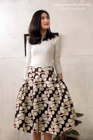 Batik Amarillis Made In Indonesia Gaya Berpakaian Model Pakaian Pakaian