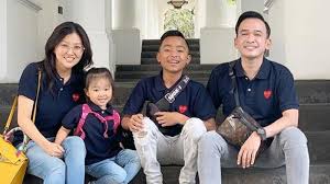Sahabat siapa yang bergelar sahabat yang didepan kita hanyalah sebagai syarat sahabat siapa yang sebenar sahabat sukar nak dicari payah juga nak mendapat satu jiwa dalam tubuh yang berbeza ya cinta ya nyawa ya rindu ya. Lirik Lagu Sahabat Kecil Betrand Peto Dan Thalia Onsu Sedang Trending Di Youtube Surya Malang