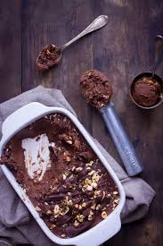 Glace Au Chocolat Aux Noisettes Et A La Pate A Tartiner Vegan Recette Sucreries Saines Glace Au Chocolat Chocolat Vegetalien