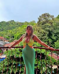 Stole this dress from @raynaroseof