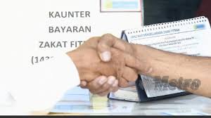 Menyikapi perbedaan pendapat tentang kadar zakat fitrah, ada pandangan yang berusaha mengombinasikan seluruh pendapat. Tiga Kadar Zakat Fitrah Di Perak