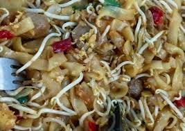 Lalu masukkan daging sapi dan tumis lagi hingga daging matang lalu pinggirkan. Bagaimana Membuat Kwetiau Goreng Baso Toge Check Sempurna Bikin Resep