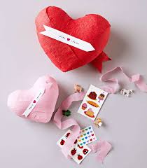 ‪15 of Our Best Valentine's Day Crafts‬‏
