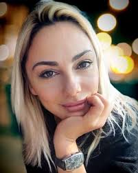 Find HypnoTherapy and Psychologists in Downtown, Vancouver