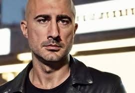 Manuel De La Mare Music & Downloads