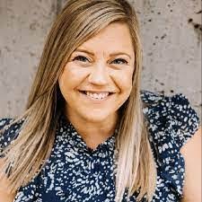 Dewi Halim's Instagram, Twitter & Facebook