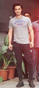 Aayush Sharma Wiki Age Wife Family Biography More Wikibio For the uninitiated, aayush sharma and arpita khan sharma have been married for 5 years now, and are expecting their second child. aayush sharma wiki age wife family