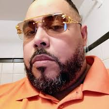 My name is linnie gibson.I'm 54 born in 1971 today 🎂☺️ happy birthday to  me I guess 🤗 Where are you? I'll drive to you, I'm serious!Where you from?