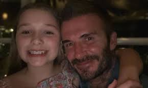 Victoria Beckham compartilha 'momento fofura' do marido David jantando com  a filha
