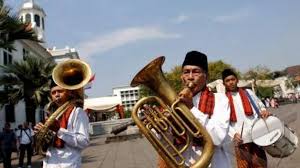 Kini iringan musik tanjidor banyak digunakan sebagai iringan prosesi pernikahan, acara pesta maupun lainnya. Alat Musik Tanjidor Orkes Betawi Dan Sejarah Panjangnya Blibli Friends