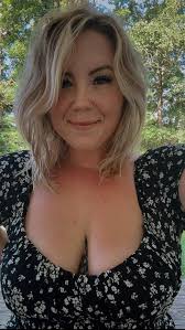 HOW DO I LOOK? MIN YOONGI 🤍💚🥰👆