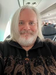 Hello Dale Corporation. Judd Sharer my real name. Love to get another xxl  sweater from you. Fond memories of Oslo.