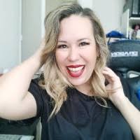 40+ perfiles de «Karla Real»