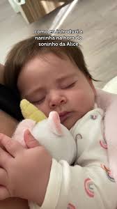 Como acostumar seu bebê a dormir com a naninha