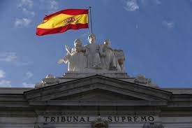 Sobre un fondo de cielo azul, las estrellas forman un círculo que simboliza la en 1983 el parlamento europeo adoptó a su vez la bandera creada por el consejo de europa, y. Estrasburgo Opinion