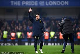 (7) *weil der vater einen wein trank und der onkel (einen wein) zurückwies John Terry Zeigt Sich Sein Vater Gekickt Nach Seinem Sohn Unterzeichnet Fur Chelsea Wie Ein Schuljunge Aktuelle Boulevard Nachrichten Und Fotogalerien Zu Stars Sternchen